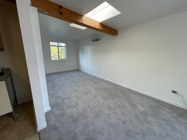 Foto del edificio - 1037-1037 Warfield Ave