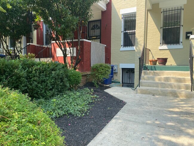 Foto del edificio - 3308 Park Pl NW