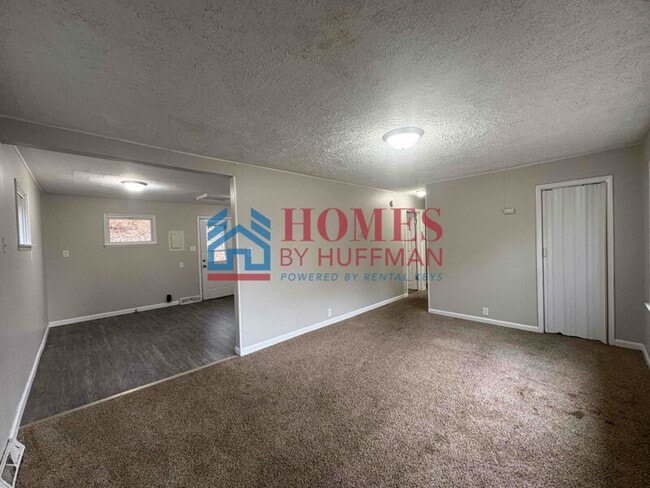 Building Photo - Westside Three Bedroom House