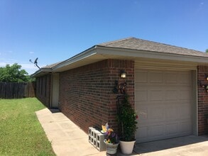 Building Photo - 1006 Aspen Ct