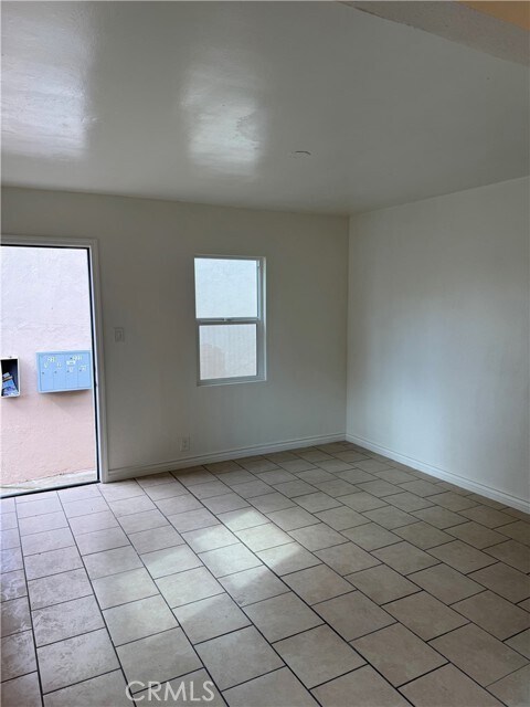 Building Photo - 220 N Rose Ave