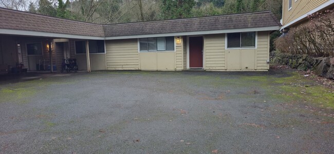 Building Photo - 13821 SE Allen Rd