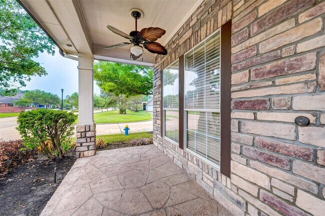 Building Photo - 14403 Coles Crossing Dr N