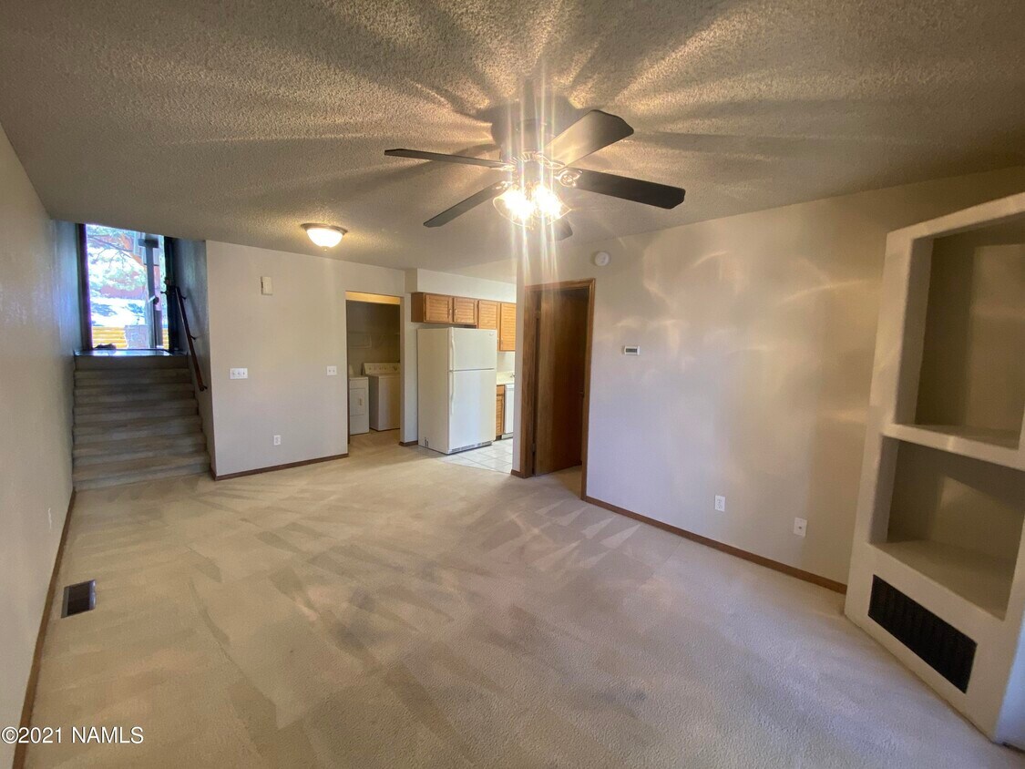 Primary Photo - 5701 N Villa Cir