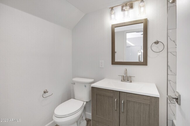 Building Photo - 315 E Manhatton Dr