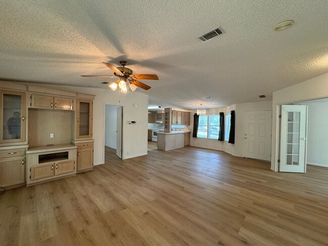 Building Photo - 2 Bedroom / 2 Bath Mobile Home with Office/Flex Space – Suwannee County (16th Street)