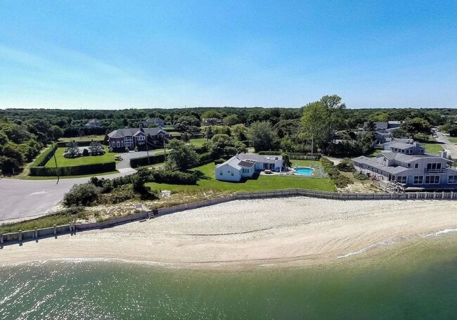 Building Photo - 2 Peconic Cres