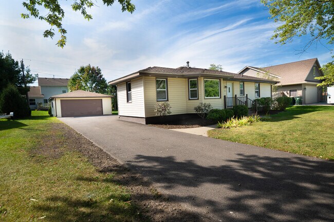 Building Photo - 1857 Willow Rd