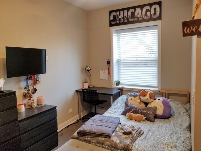 Foto del edificio - 1409 W Diversey Pkwy