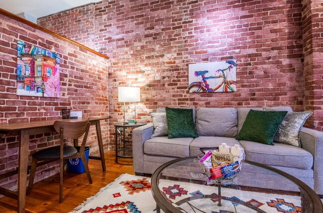 Building Photo - 19 Battery St