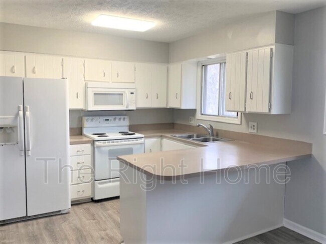 Building Photo - 23702 Walnut Cir