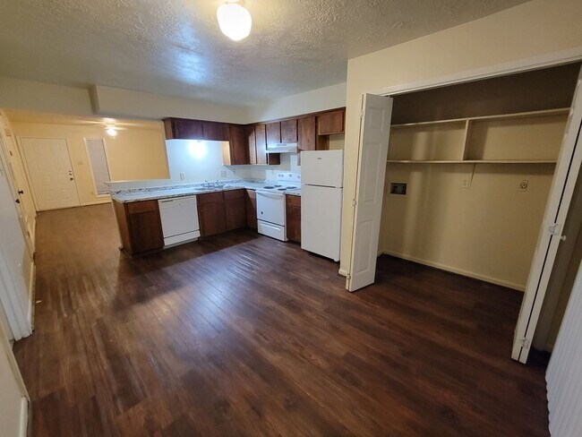 Foto del edificio - College Station - 2 bedroom - 1.5 Bath dow...