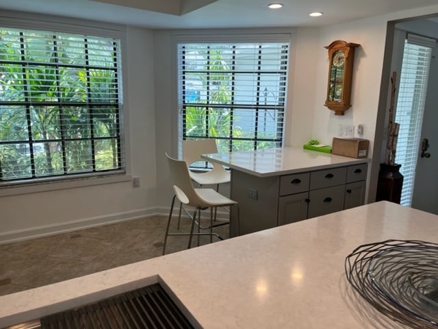 Building Photo - 823 Meadowland Dr