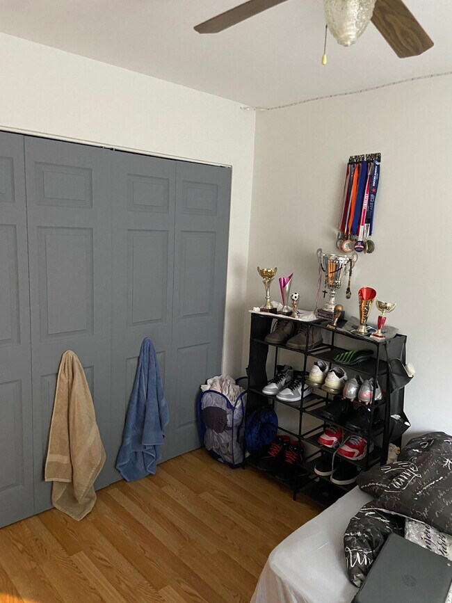 Foto del edificio - 851 Blossom Ln