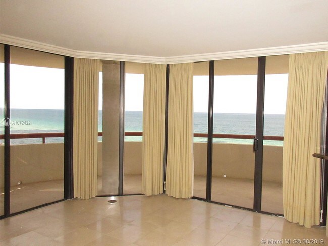 Building Photo - 15645 Collins Ave