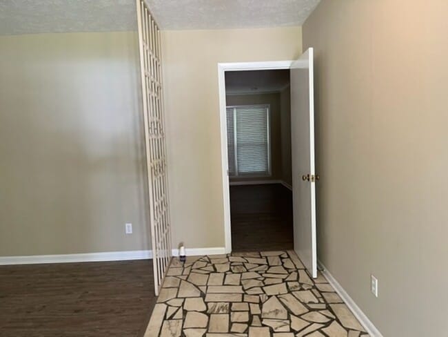 Building Photo - 121 Quail Run