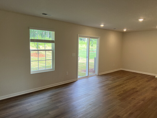 Foto del edificio - 106 Broadtree Cir