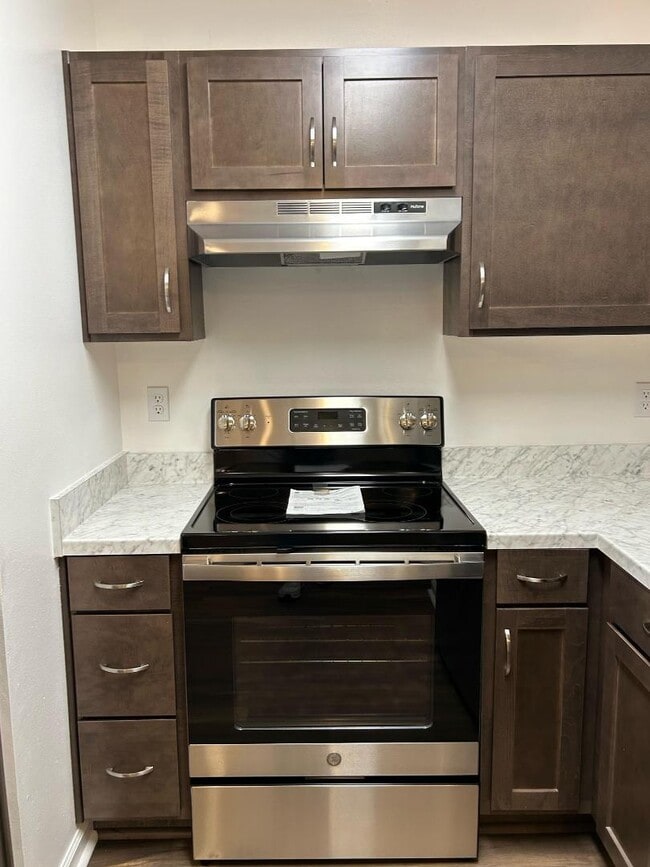 Building Photo - 100 Kazmira Ct