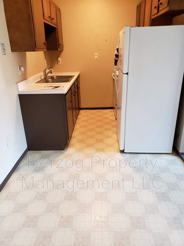 Foto principal - 408 McKay Ave N