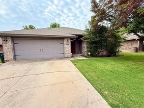 Building Photo - 2808 E Lake Dr