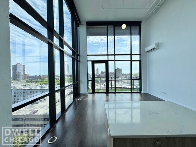 Building Photo - 1217 W Carmen Ave