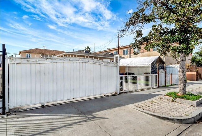 Building Photo - 6825 Simpson Avenue, Los Angeles, CA 91605...