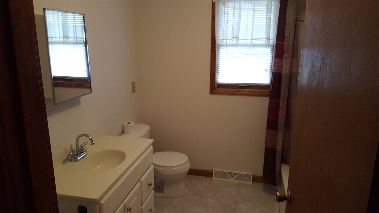Foto principal - 404 Plain Grove Rd