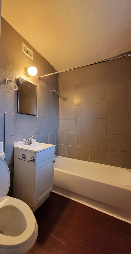 Foto principal - 7301 Jensen Dr