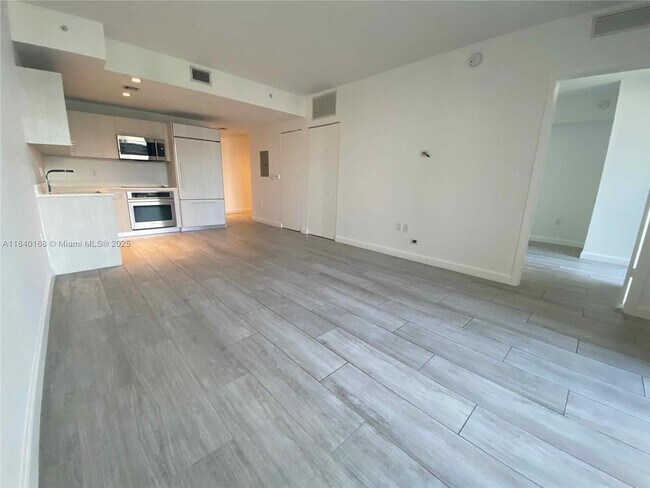 Foto del edificio - 45 SW 9th St