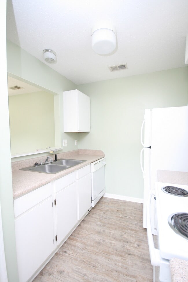Building Photo - 115a Westscott Dr
