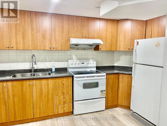 Building Photo - 19 Devonshire Ave