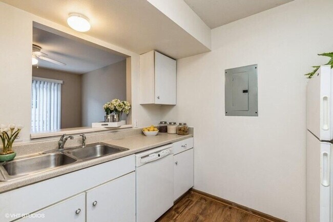 Foto del edificio - Super cute, 2 story townhome in West Ames