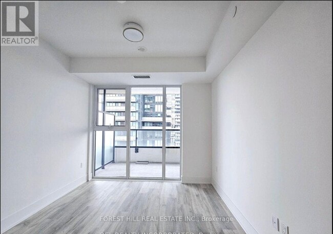 Photo du bâtiment - 10 Inn On The Pk Dr