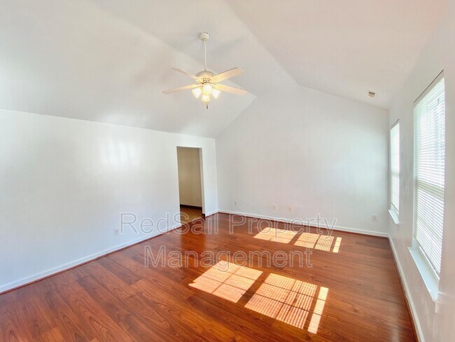 Foto del edificio - 500 Windward Dr