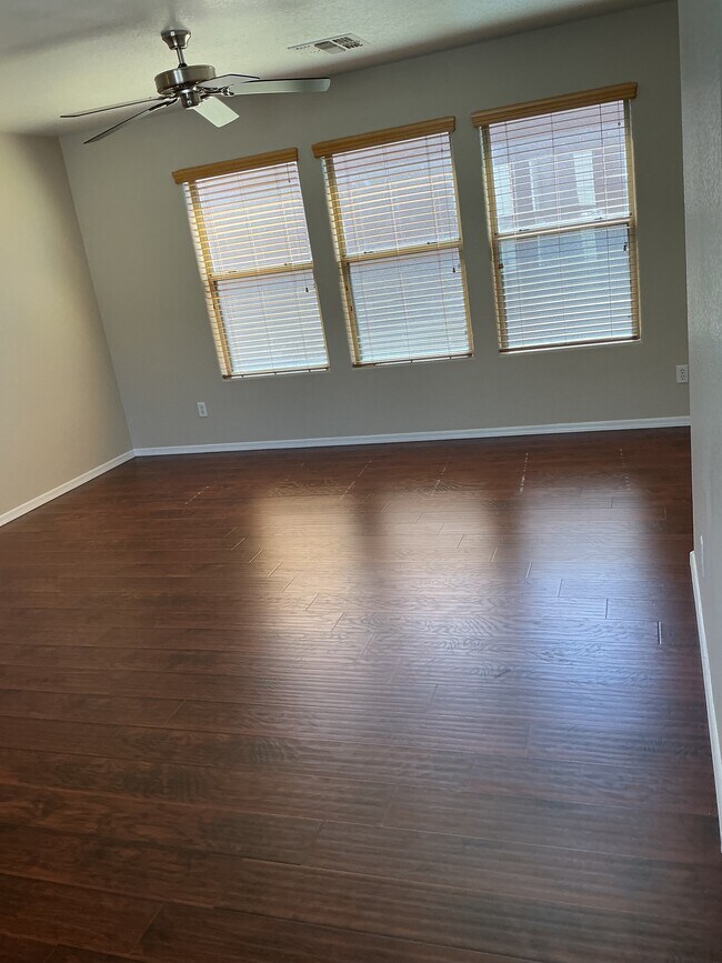 Foto del edificio - 6362 W Barbara Ave