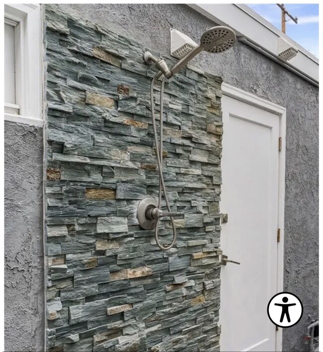 Building Photo - 1317 W Bay Ave