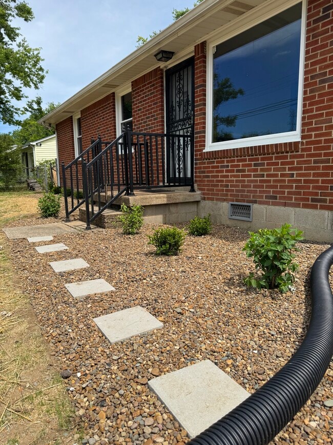 Foto exterior con nuevo paisaje - 1620 Ashton Ave