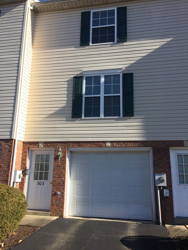 305 Sheetz Way, Greensburg, PA 15601 Townhouse for Rent in Greensburg, PA