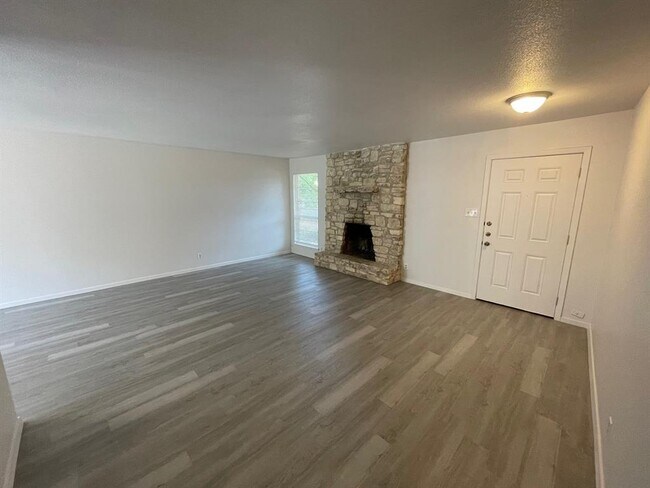 Building Photo - 617 Castle Ridge Rd