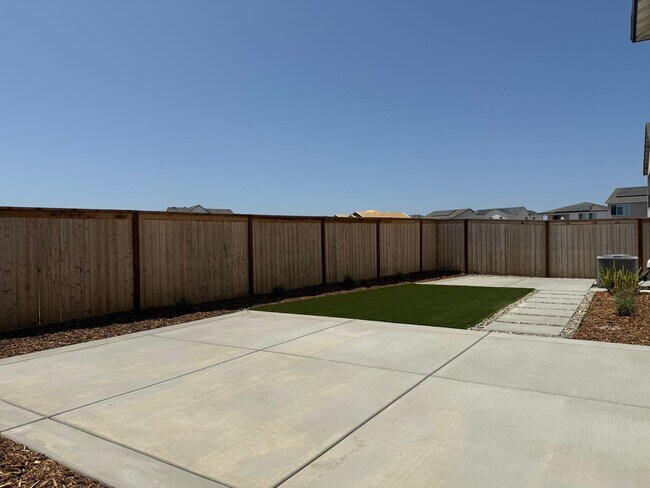 Foto del edificio - Beautiful Northlake 4 BED 3.5 BATH