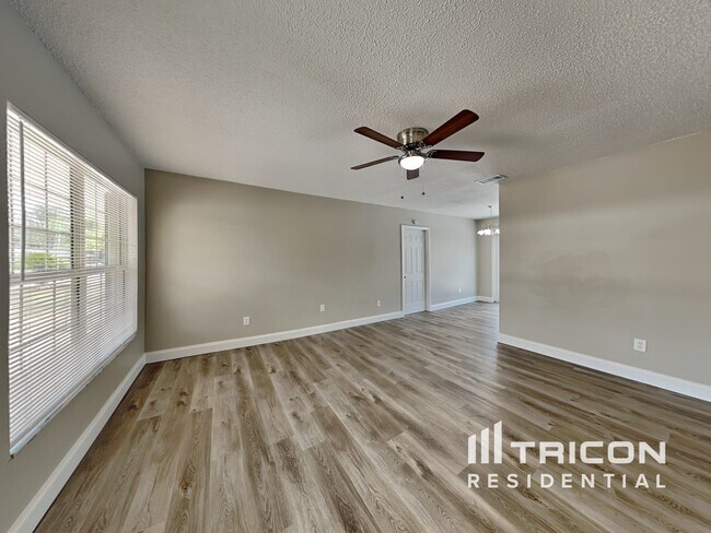 Building Photo - 116 Circle Hill Drive Brandon FL