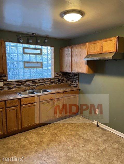 Foto del edificio - 3 br, 1 bath House - 11705 Ward St