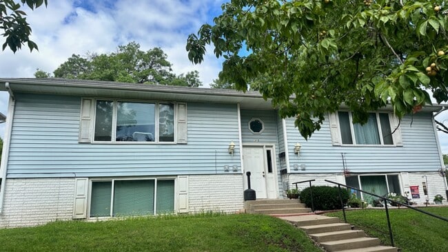 Building Photo - 315 N 1st St