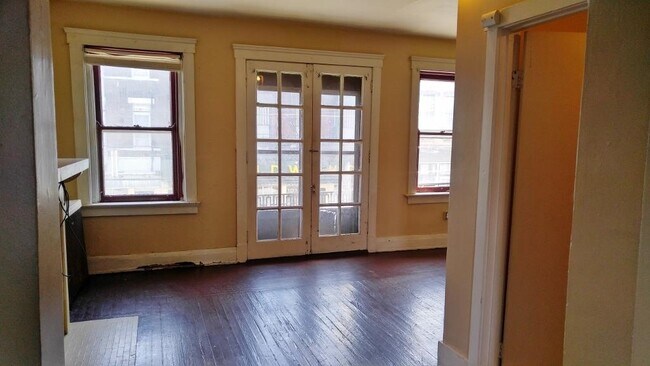Building Photo - 827 Madison Pike