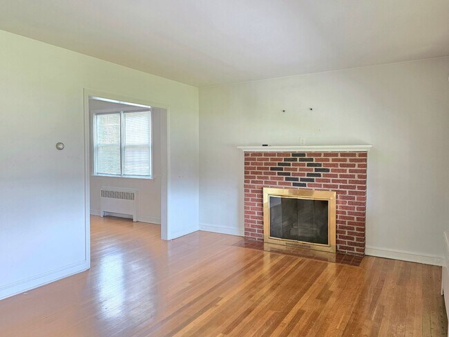 Building Photo - Charming and well-maintained ranch style available now!