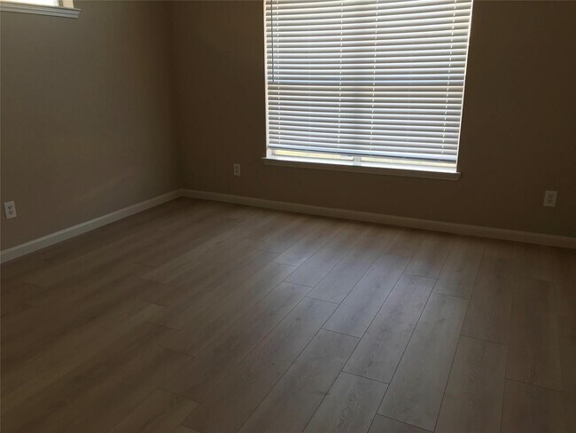 Foto del edificio - 13910 Fraser Lake Ln