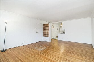 Building Photo - 2458 East Ave