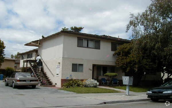 Building Photo - 1702 De Rose Way