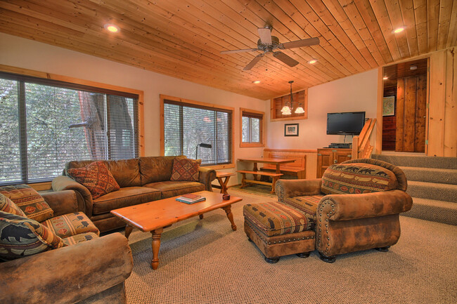 Building Photo - 8154 N Chilnualna Falls Rd