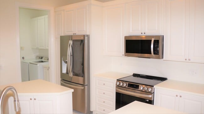 Building Photo - 1854 Breakers Pointe Way